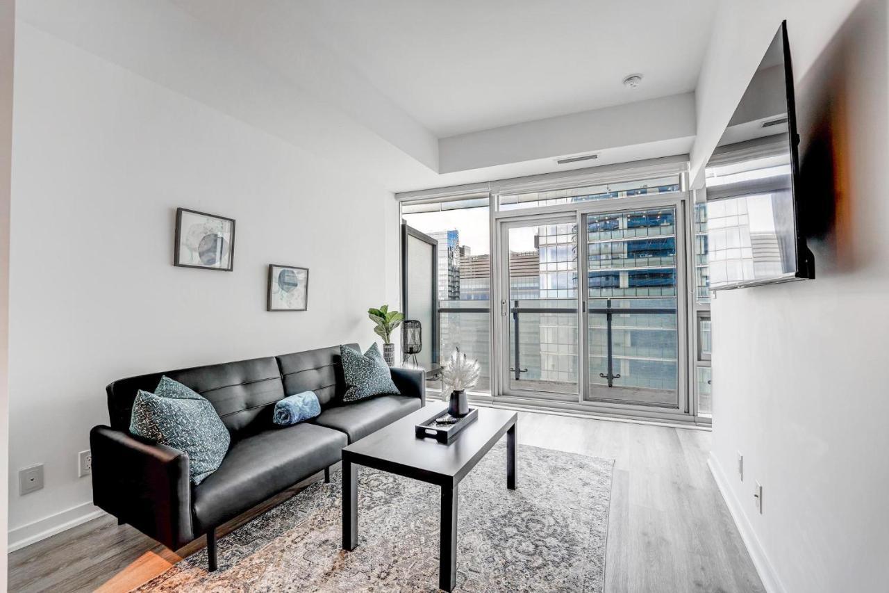 Heart Of Downtown Condo Close To Cn Tower Toronto Exteriör bild